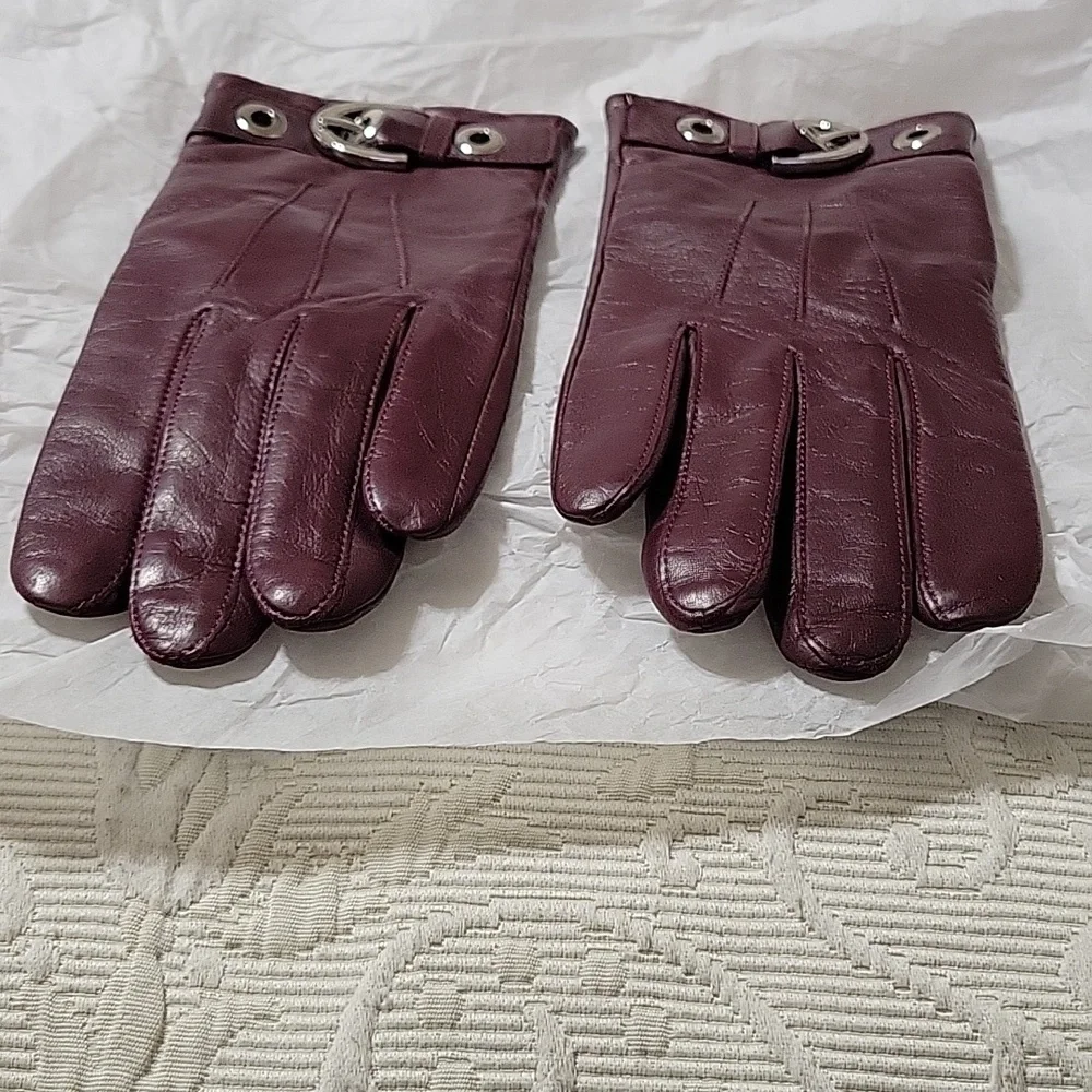 Burgundy Coach 100% Leather  Gloves - Picture 7 of 12